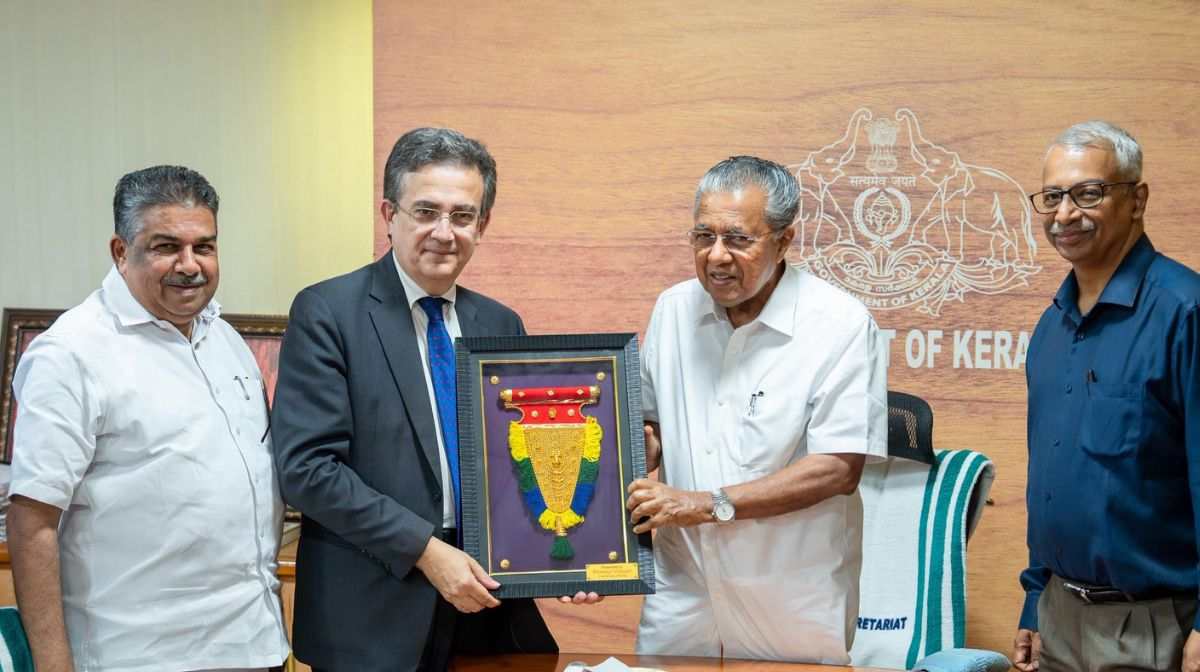 pinarayi-cpm-facebook