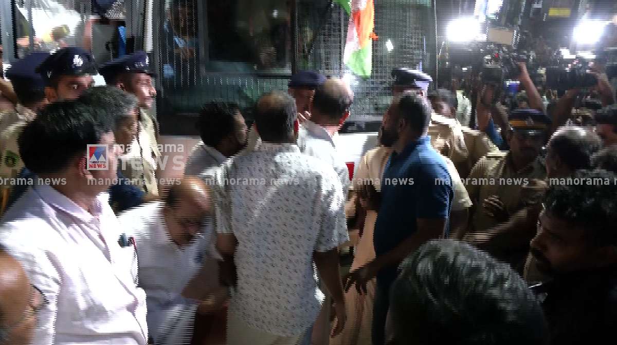 nilambur-protest