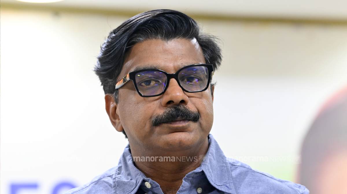 mathew-kuzhalnadan-03