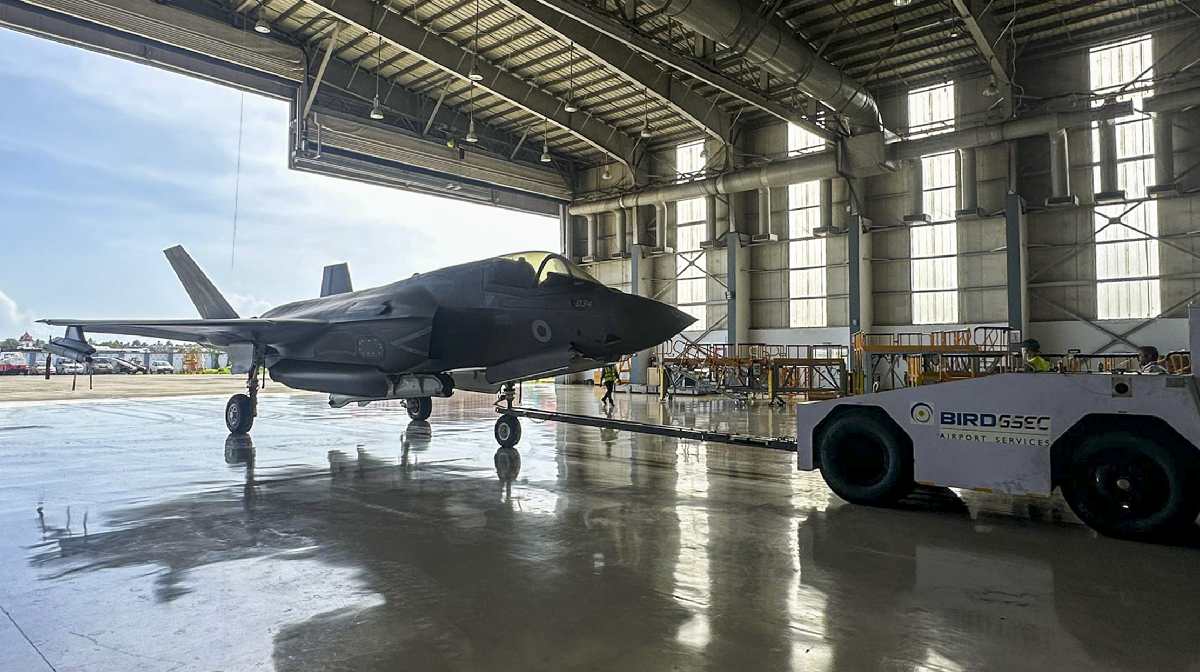 f-35-in-hanger