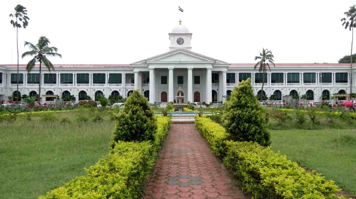 kerala-govt-employees-five-day-work