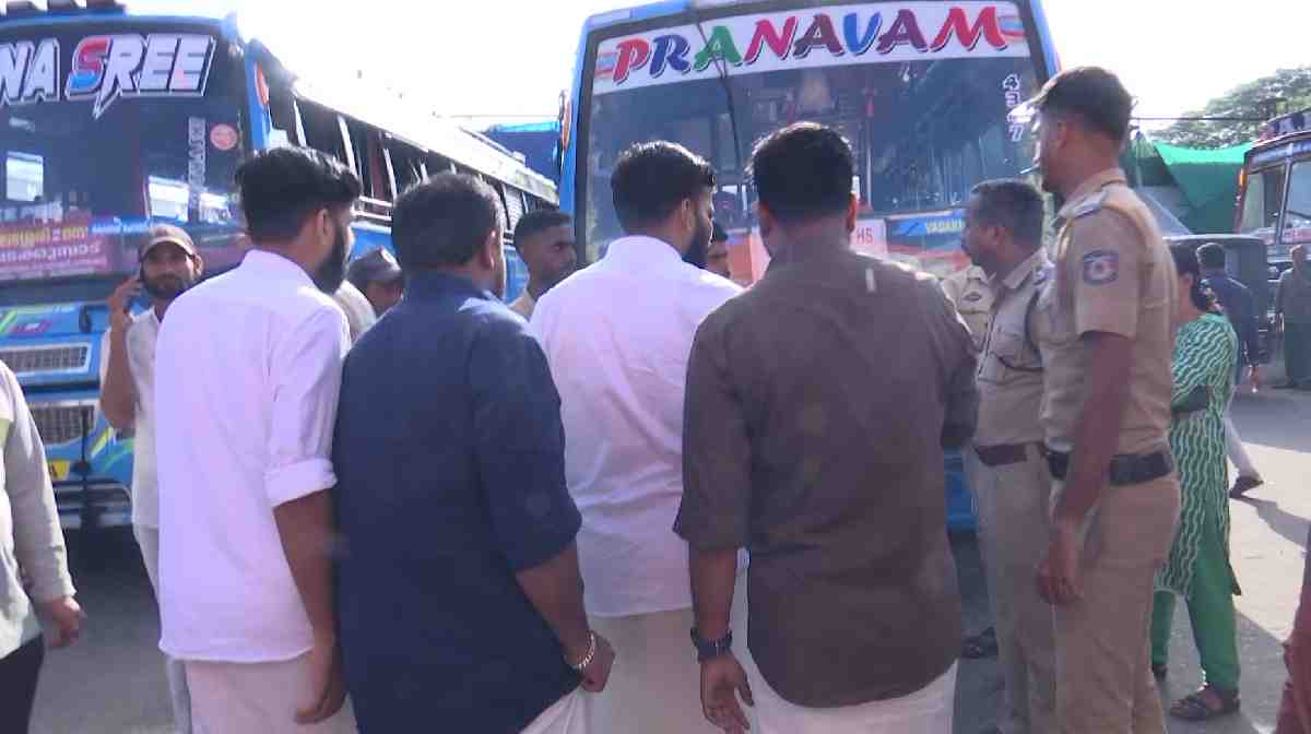 dyfi-private-bus
