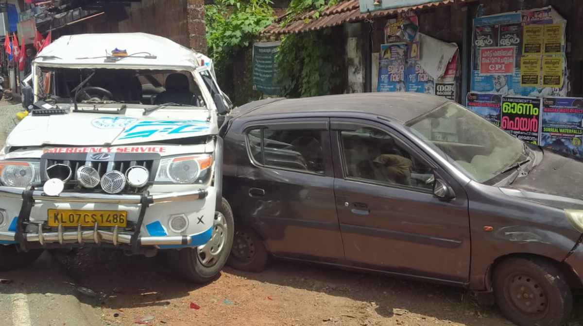 ambulance-accident-peralasseri