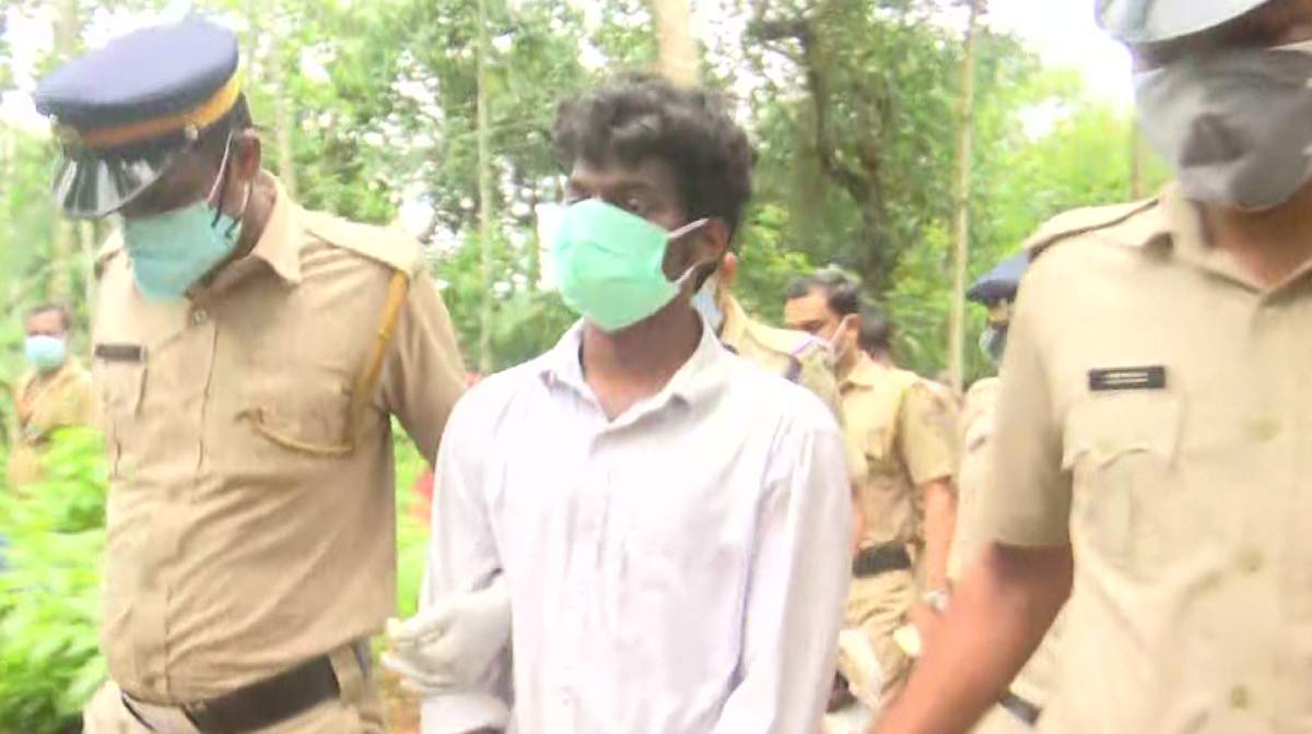 vinesh-escape-police