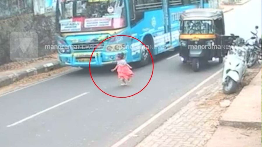 kozhikode-bus-girl