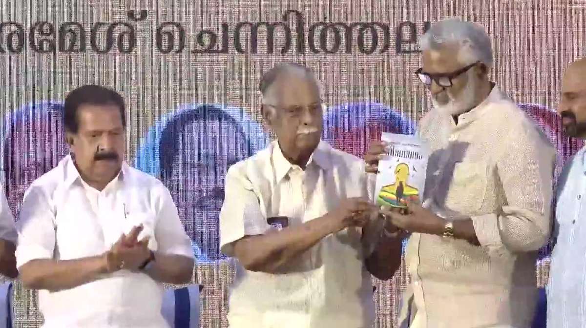 അനുഭവങ്ങളില്‍ പിറന്ന 'നിയോഗം'; ചെന്നിത്തലയുടെ പുസ്തകം പുറത്തിറങ്ങി
