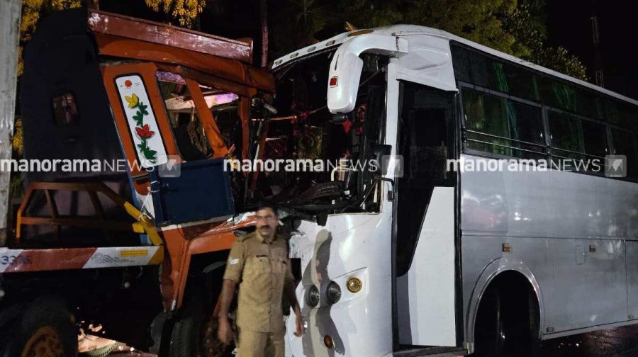 kozhikode-bus-accident-police-injured