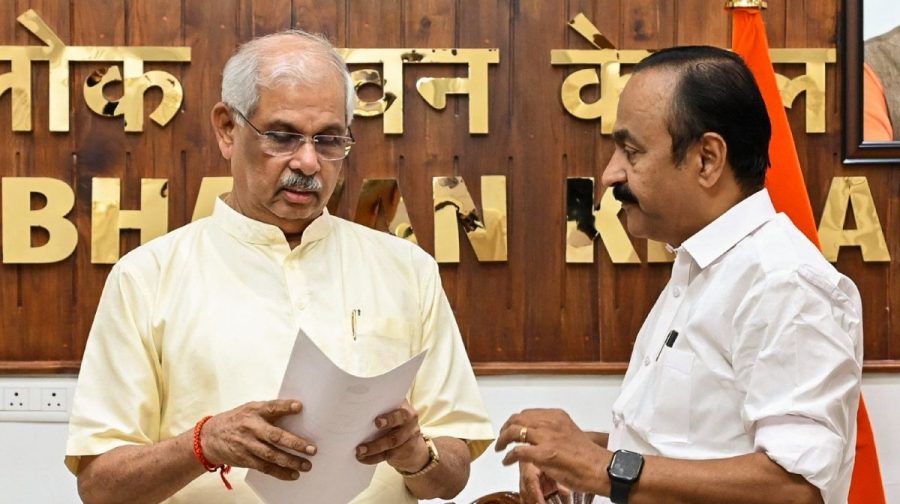 kerala-govt-dissatisfied-governor-meeting