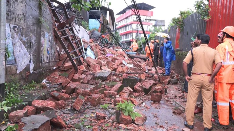 kannur-building-collapse-thalappu-road