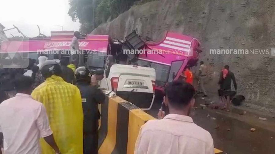 kuttippuram-bus-accident