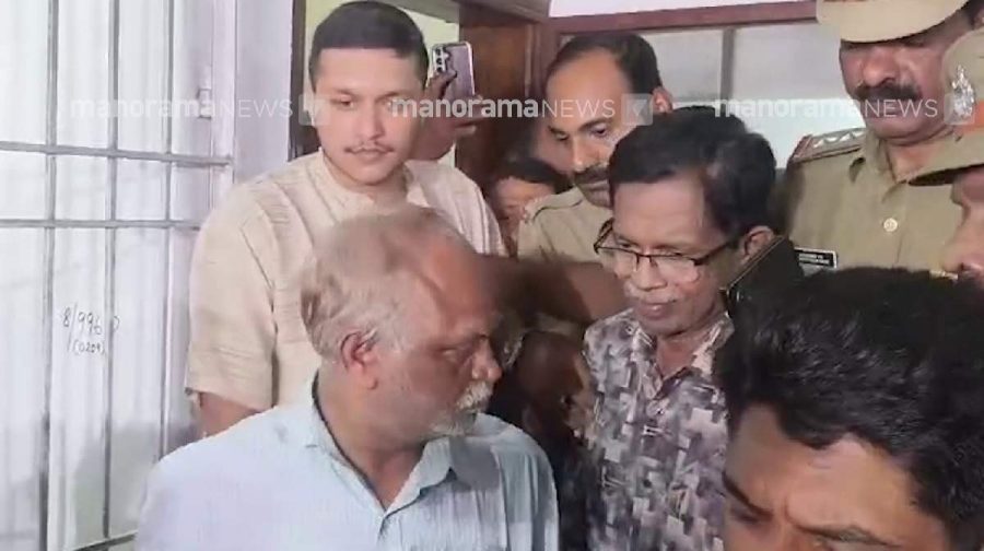 ടി.ജി. മോഹൻദാസ് അറസ്റ്റില്‍