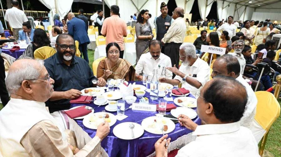 kerala-governor-at-home-reception