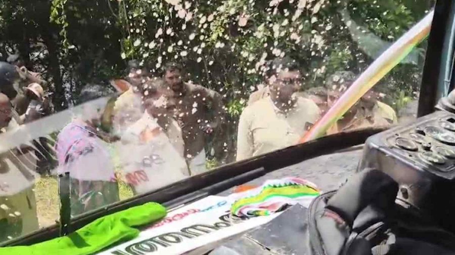 private-bus-stopped-ksrtc-priyadarshini-service