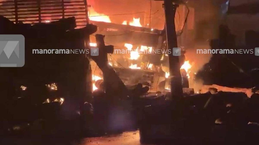 kannur-pilathara-lorry-collision-fire-two-dead