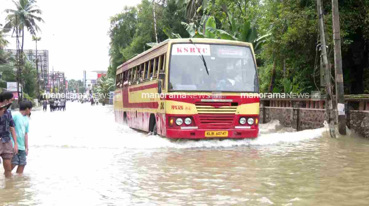 kerala-rain-ksrtc-3