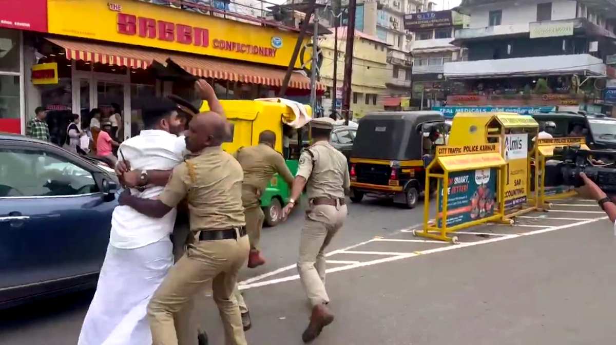 ksu-black-flag-governor-kannur-vc-meeting