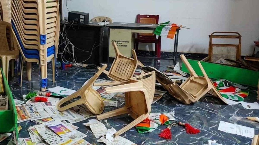 kollam-congress-office-vandalised-sfi-dyfi-allegation