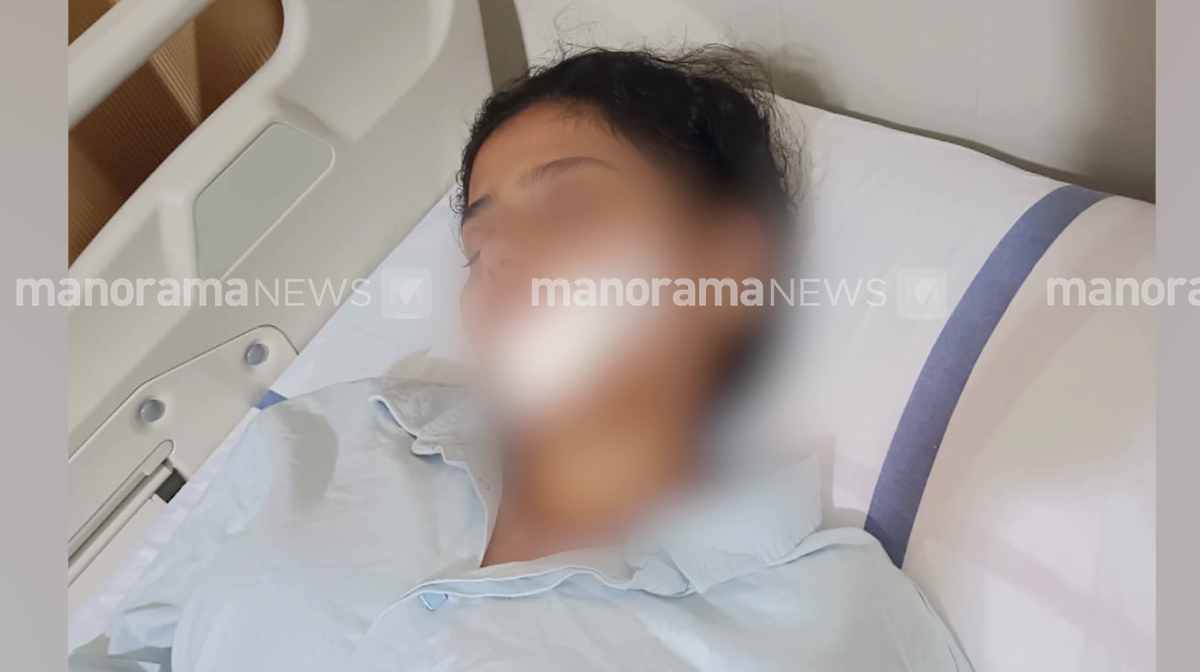 student-injured-kozhikode-train-stone-pelting