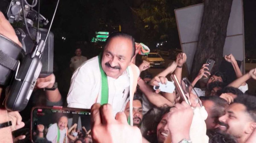 vd-satheesan-gets-hero-welcome-delhi