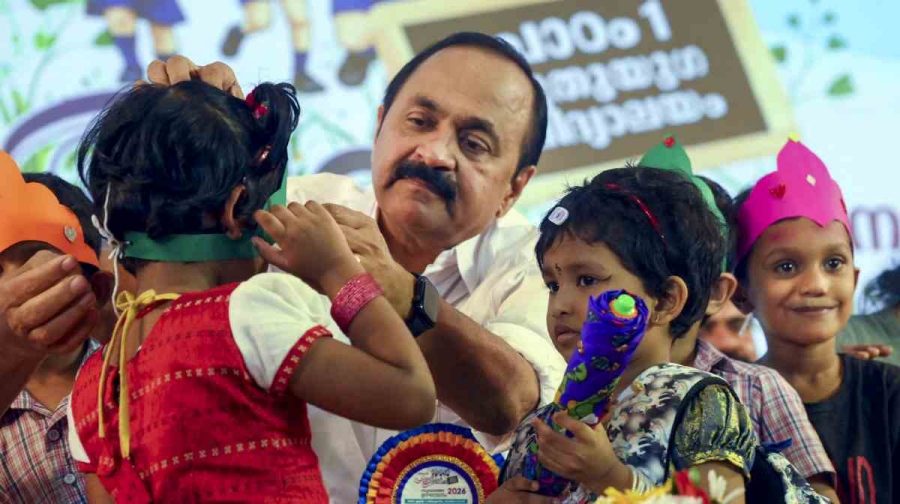 kerala-cm-vds-students