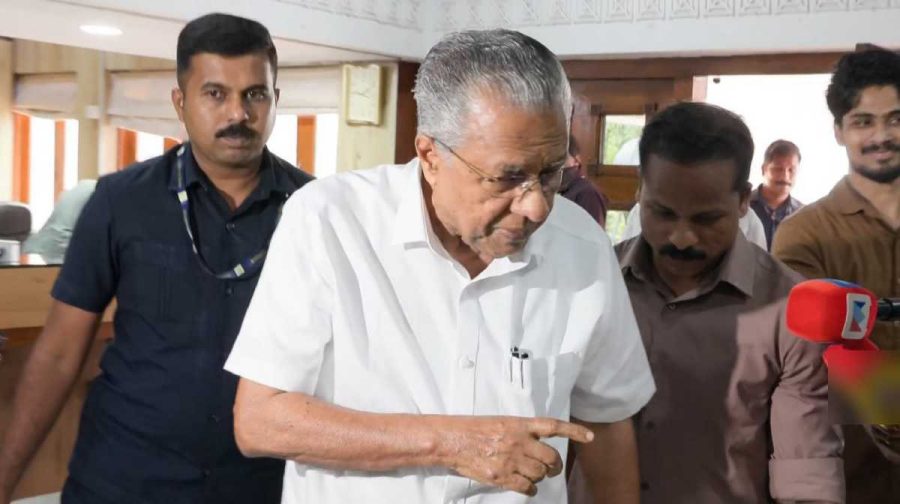 pinarayi-angry-media-vizhinjam