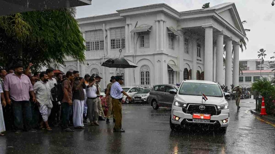 heavy-crowd-at-secretariat