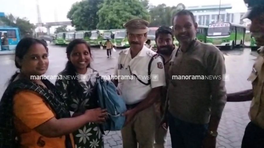 andhra-girl-bag-2