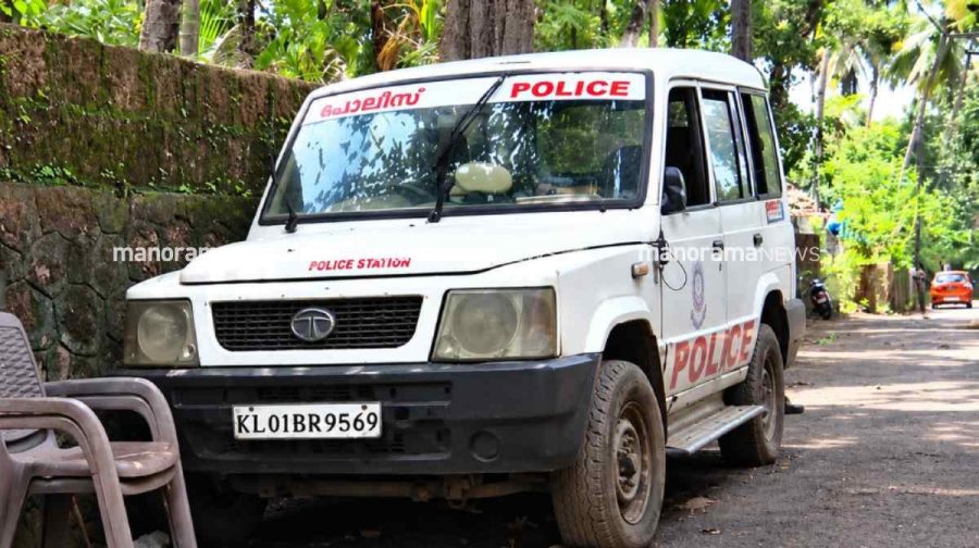 pinarayi-police-jeep-2