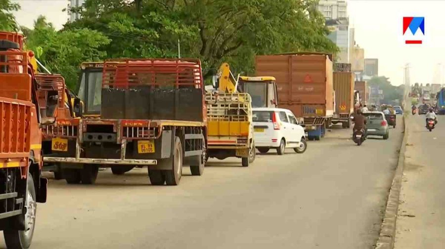 illegal-parking-kochi-showrooms