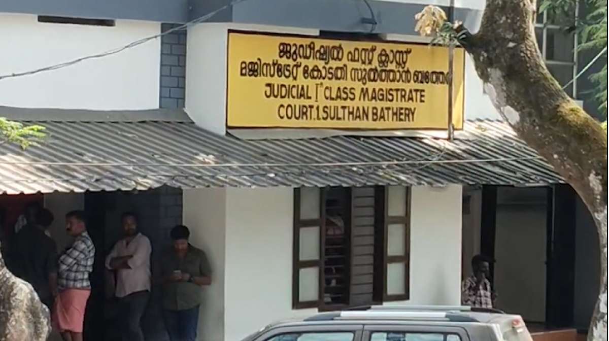  കാട്ടാന ആക്രമണത്തിൽ കൊല്ലപ്പെട്ട യുവാവിൻ്റെ കുടുംബത്തിന് നഷ്ടപരിഹാരം നൽകിയില്ല; വനംവകുപ്പിന് എട്ടിന്റെ പണി