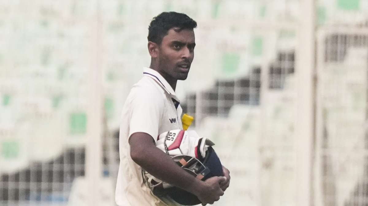 Kolkata: Bengal batter Abhimanyu Easwaran   leaves at the end of day's play of the Ranji Trophy match against Bihar, at Eden Garden in Kolkata, Friday, Feb. 16, 2024.(PTI Photo/Swapan Mahapatra)(PTI02_16_2024_000257A)