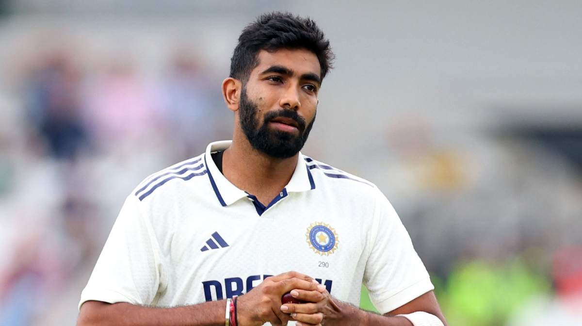 Cricket - International Test Match Series - First Test - England v India - Headingley Cricket Ground, Leeds, Britain - June 21, 2025
India's Jasprit Bumrah gets ready to bowl Action Images via Reuters/Craig Brough