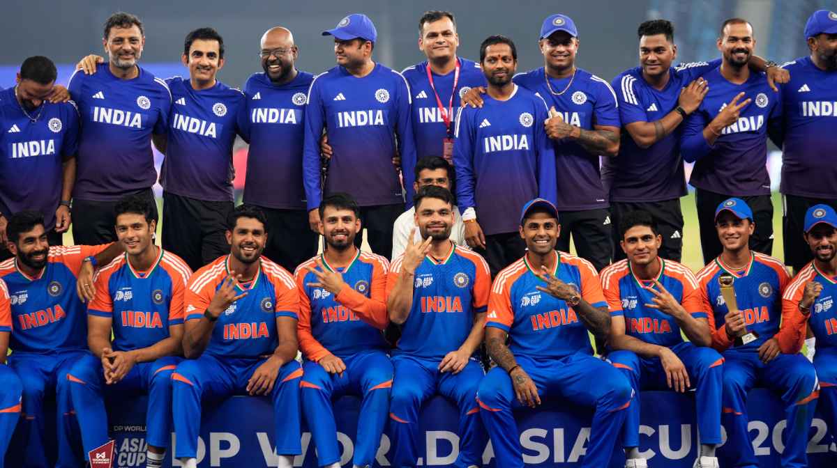 Team India poses for a photograph after winning the Asia Cup cricket final against Pakistan at Dubai International Cricket Stadium, United Arab Emirates, Sunday, Sept. 28, 2025. (AP Photo/Altaf Qadri)