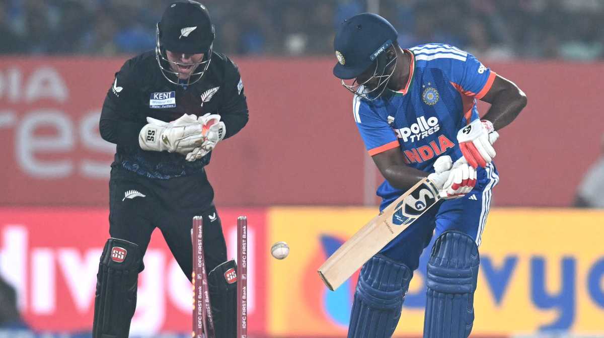 India's Sanju Samson is clean bowled by New Zealand's captain Mitchell Santner during the fourth Twenty20 international cricket match between India and New Zealand at the Y.S. Rajasekhara Reddy Cricket Stadium in Visakhapatnam on January 28, 2026. (Photo by Noah SEELAM / AFP) / -- IMAGE RESTRICTED TO EDITORIAL USE - STRICTLY NO COMMERCIAL USE --