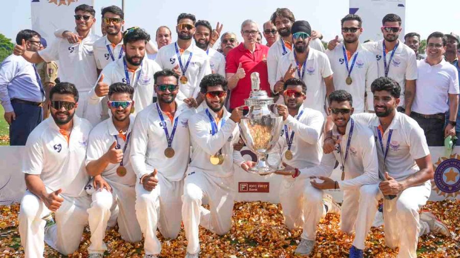 Hubballi: Jammu and Kashmir Chief Minister Omar Abdullah poses with players during the felicitation ceremony after the team's victory in the Ranji Trophy 2025-26 final cricket match against Karnataka, at KSCA Stadium, in Hubballi, Karnataka, Saturday, Feb. 28, 2026. (PTI Photo/Shailendra Bhojak)(PTI02_28_2026_000217B)
