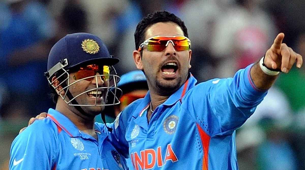 Indian cricketer Yuvraj Singh (R) celebrates with captain Mahendra Singh Dhoni after his fifth wicket of unseen Ireland batsman Alexander Cusack during The Cricket World Cup match between India and Ireland at The M. Chinnaswamy Stadium in Bangalore on March 6, 2011. Ireland continues to bat at a score of  207 runs for the loss of nine wickets after 47 of their allotted 50 overs after India won the toss and elected to field first. AFP PHOTO/Prakash SINGH
