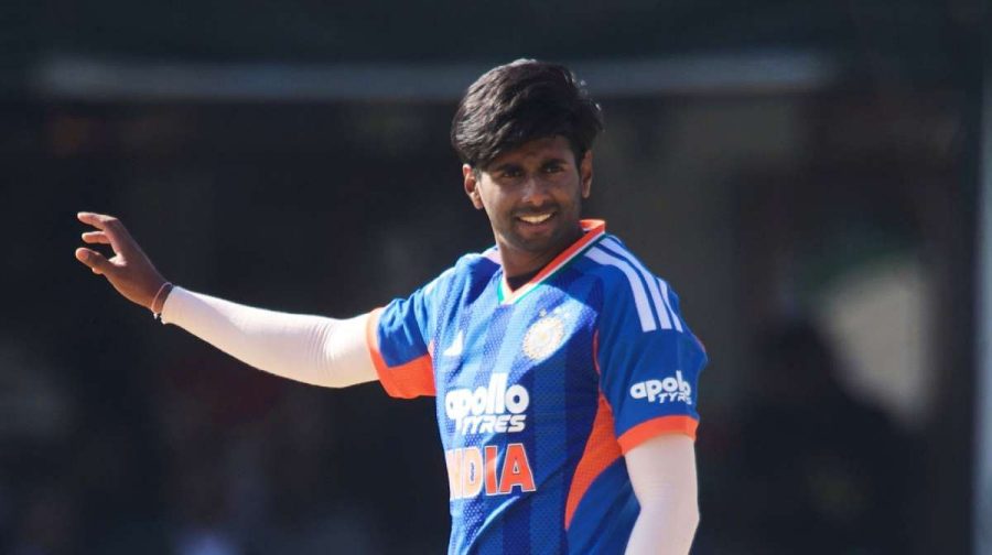 India's bowler Mayank Yadav gestures as he prepares to bowl during the first T20 cricket match between Zimbabwe and India in Harare, Zimbabwe, Thursday, July 23, 2026. (AP Photo/Wonder Mashura)