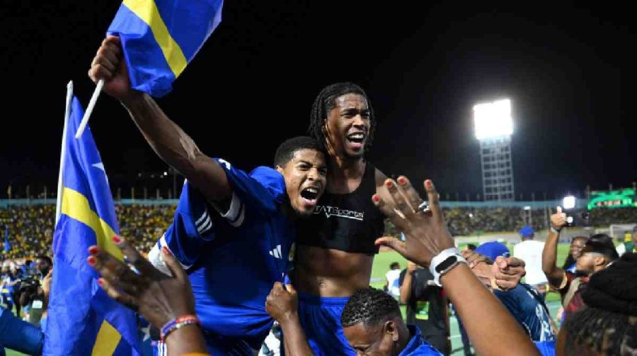 curaao-football-players