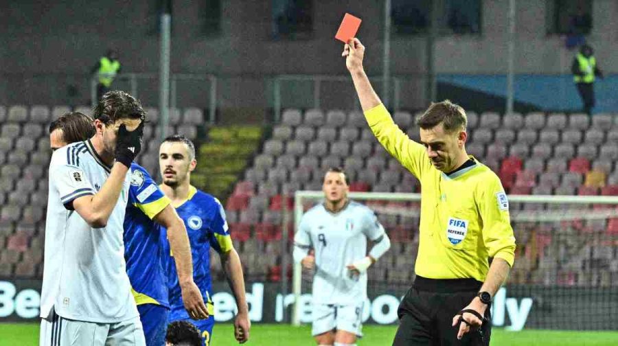 Italy's midfielder #05 Manuel Locatelli (L) reacts as French referee Clement Turpin (R) gives a red card to Italy's defender #21 Alessandro Bastoni (Bottom) during the FIFA World Cup 2026 European qualification final football match between Bosnia-Herzegovina and Italy at the Bilino-Polje stadium in Zenica on March 31, 2026. (Photo by ELVIS BARUKCIC / AFP)