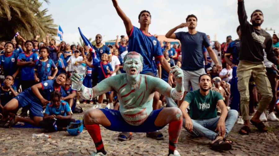 Fans react as they watch the World Cup Group H soccer match between Cape Verde and Spain (AP Photo/Queila Fernandes)