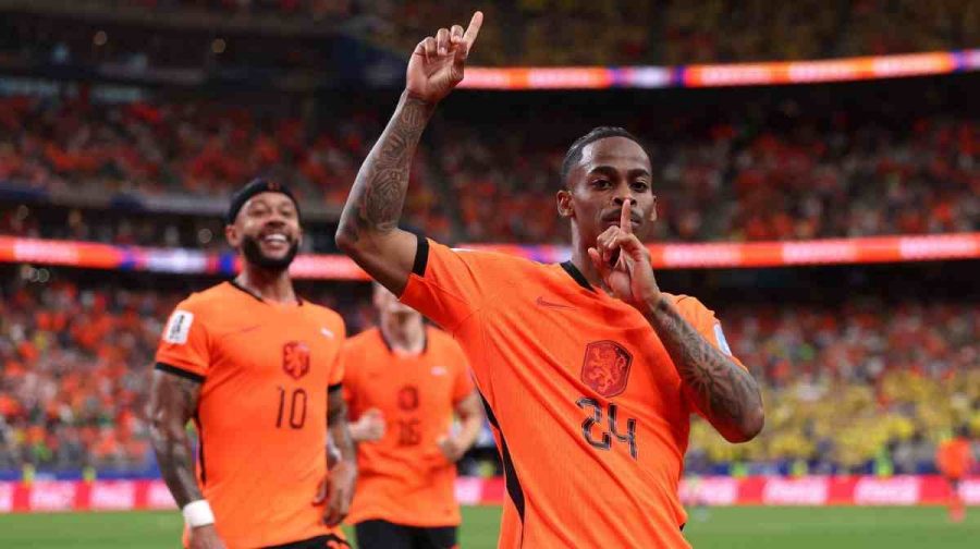 HOUSTON, TEXAS - JUNE 20: Crysencio Summerville #24 of the Netherlands celebrates scoring his team's fifth goal during the FIFA World Cup 2026 Group F match between Netherlands and Sweden at Houston Stadium on June 20, 2026 in Houston, Texas.   Lars Baron/Getty Images/AFP (Photo by Lars Baron / GETTY IMAGES NORTH AMERICA / Getty Images via AFP)