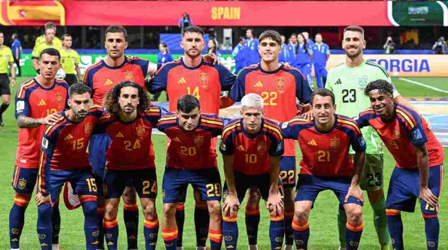 (From L-R) Spain's defender #12 Pedro Porro, Spain's midfielder #16 Rodri, Spain's defender #14 Aymeric Laporte, Spain's defender #22 Pau Cubarsi, Spain's goalkeeper #23 Unai Simon, (bottom L-R) Spain's midfielder #15 Alex Baena, Spain's defender #24 Marc Cucurella, Spain's midfielder #20 Pedri, Spain's forward #10 Dani Olmo, Spain's forward #21 Mikel Oyarzabal and Spain's forward #19 Lamine Yamal pose prior to the  2026 World Cup Group H football match between Spain and Saudi Arabia at the Atlanta Stadium in Atlanta on June 21, 2026.  (Photo by ROBERTO SCHMIDT / AFP)