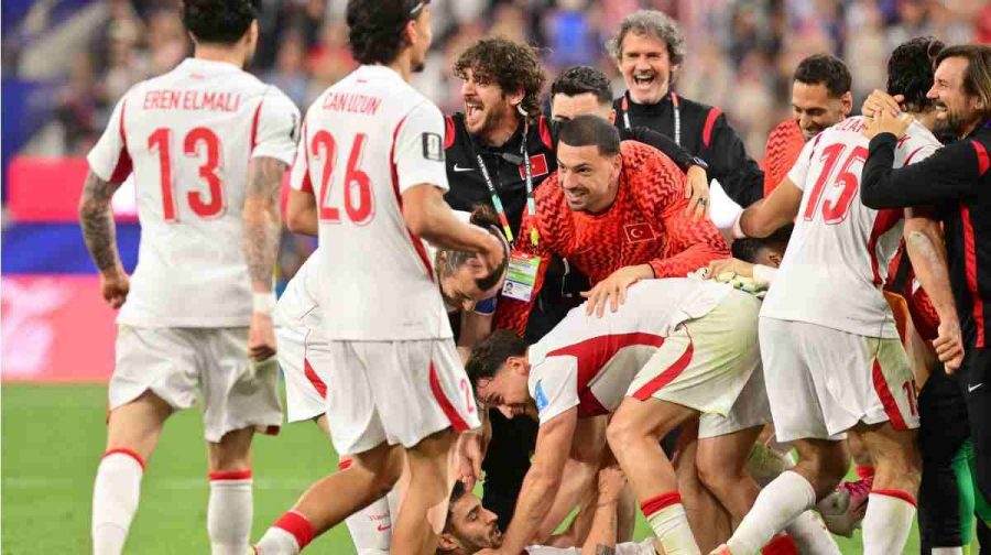 Turkey's defender #22 Kaan Ayhan (C) celebrates after scoring his team s third goal with teammates during the 2026 World Cup Group D football match between Turkey and USA at the Los Angeles Stadium in Inglewood on June 25, 2026.  (Photo by Frederic J. BROWN / AFP)