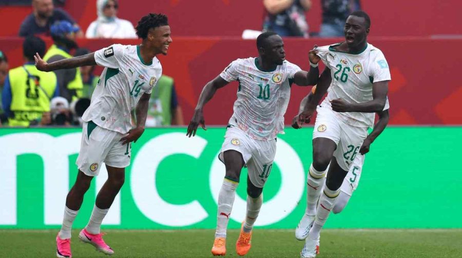 Senegal's midfielder #26 Pape Gueye celebrates with teammates forward #10 Sadio Mane and defender #14 Ismail Jakobs after scoring his team's third goal during the 2026 World Cup Group I football match between Senegal and Iraq at the Toronto Stadium in Toronto on June 26, 2026.  (Photo by Cole Burston / AFP)