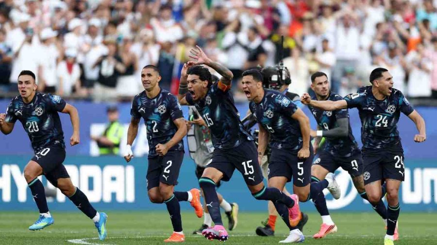 FOXBOROUGH, MASSACHUSETTS - JUNE 29: Gustavo Gomez #15 of Paraguay celebrates with teammates after Jose Canale #13 scores the winning penalty in a penalty shootout during the FIFA World Cup 2026 Round Of 32 match between Germany and Paraguay at Boston Stadium on June 29, 2026 in Foxborough, Massachusetts.   Megan Briggs/Getty Images/AFP (Photo by Megan Briggs / GETTY IMAGES NORTH AMERICA / Getty Images via AFP)