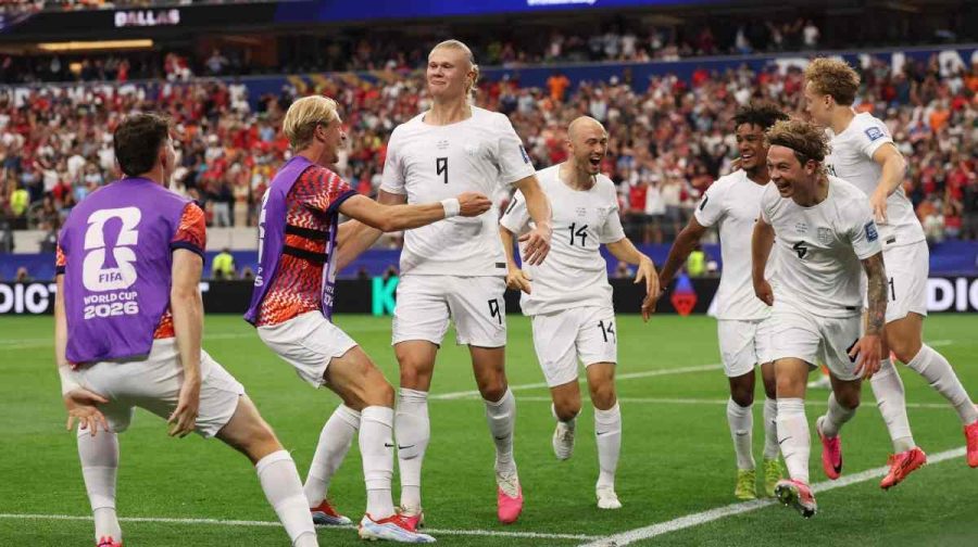 ARLINGTON, TEXAS - JUNE 30: Erling Haaland #9 of Norway celebrates with teammates after scoring the team's second goal during the FIFA World Cup 2026 Round Of 32 match between Cote d'Ivoire and Norway at Dallas Stadium on June 30, 2026 in Arlington, Texas.   Lars Baron/Getty Images/AFP (Photo by Lars Baron / GETTY IMAGES NORTH AMERICA / Getty Images via AFP)