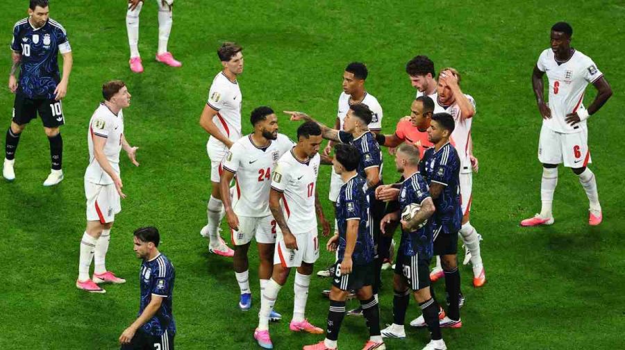 Soccer Football - FIFA World Cup 2026 - Semi Final - England v Argentina - Atlanta Stadium, Atlanta, Georgia, U.S. - July 15, 2026
England's Elliot Anderson reacts after being shown a yellow card by referee Ismail Elfath as England and Argentina players clash REUTERS/Carlos Barria