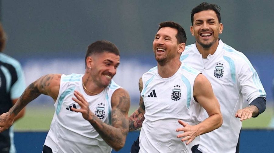Soccer Football - FIFA World Cup 2026 - Final - Argentina Training - Red Bulls Academy, Morristown, New Jersey, U.S. - July 18, 2026
Argentina's Rodrigo De Paul, Lionel Messi and Leandro Paredes during training REUTERS/Agustin Marcarian     TPX IMAGES OF THE DAY     
