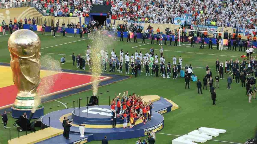 Soccer Football - FIFA World Cup 2026 - Final - Spain v Argentina - New York/New Jersey Stadium, East Rutherford, New Jersey, U.S. - July 19, 2026
General view as Spain's Rodri lifts the World Cup trophy alongside teammates as they celebrate winning the World Cup REUTERS/John Sibley