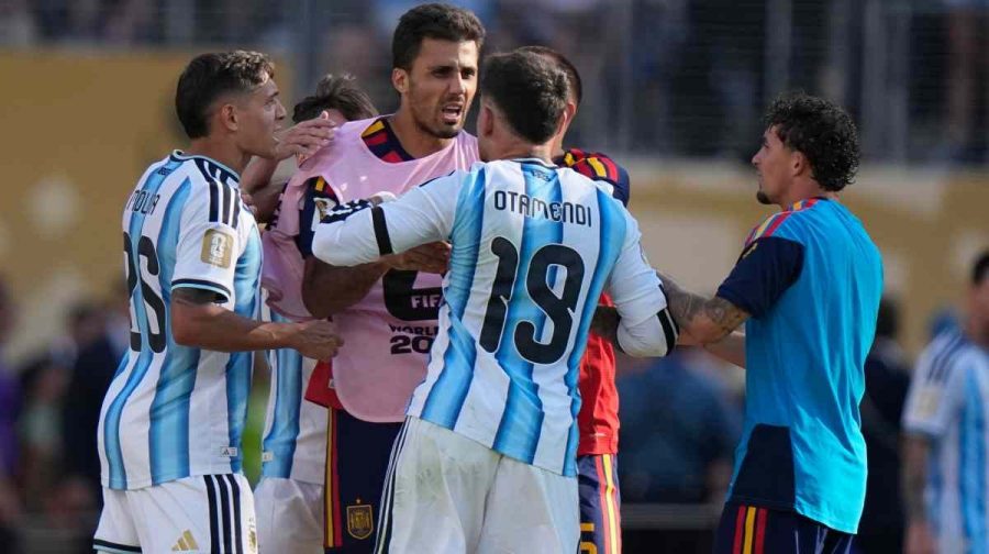 Argentina's Nicolas Otamendi (19) and Nahuel Molina (26) scuffle with a Spain player after the World Cup final soccer match between Spain and Argentina in East Rutherford, N.J., near New York, Sunday, July 19, 2026. (AP Photo/Frank Franklin II)